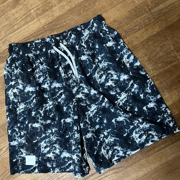 Men’s UNDER ARMOUR swim trunks - Picture 1 of 3
